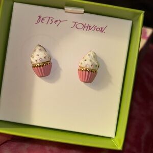 NWT. Betsey Johnson cupcake post earrings. In Gift box.